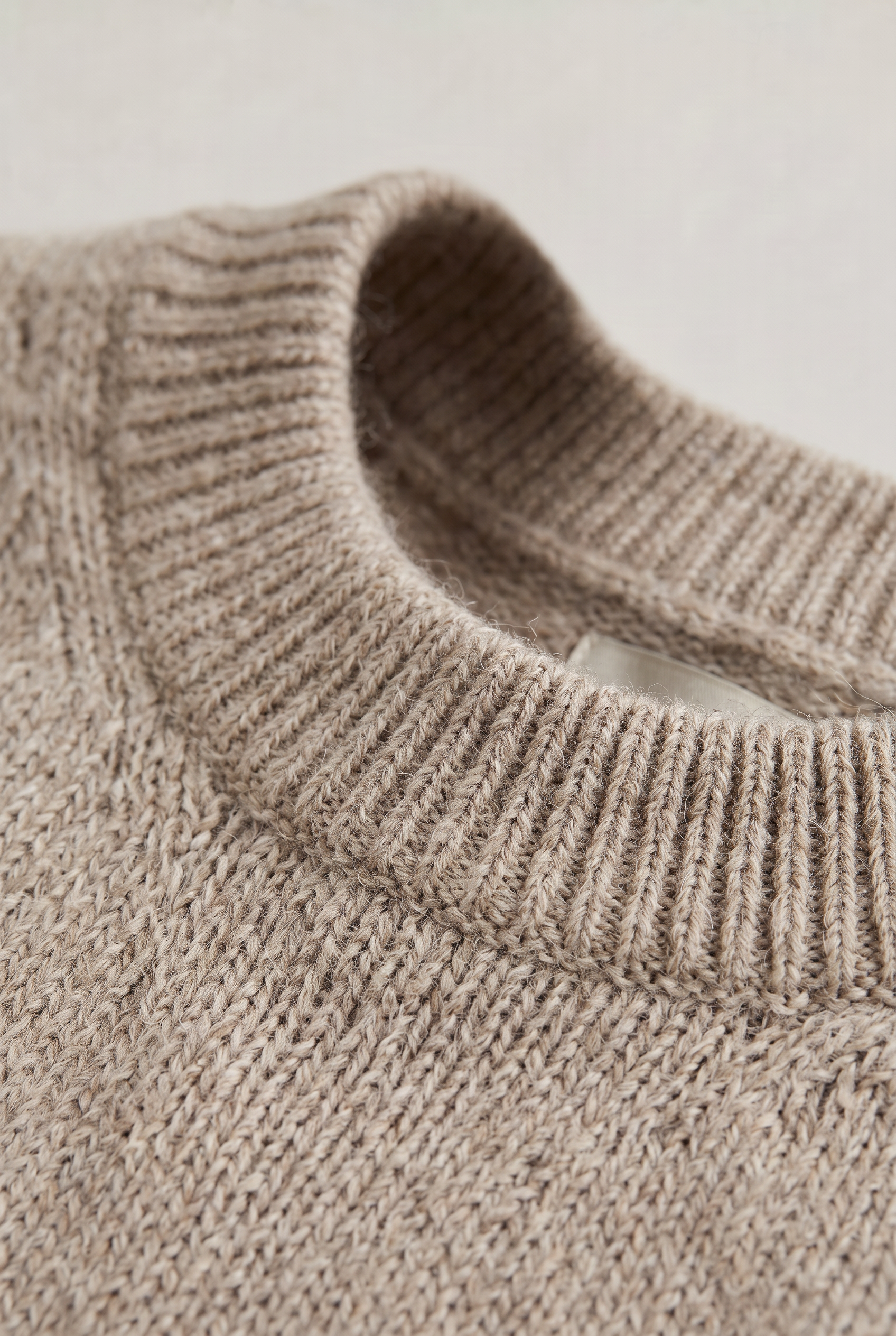 Damski Oversized Sweter Dziany – Sweter z Okrągłym Dekoltem i Opadającymi Ramionami