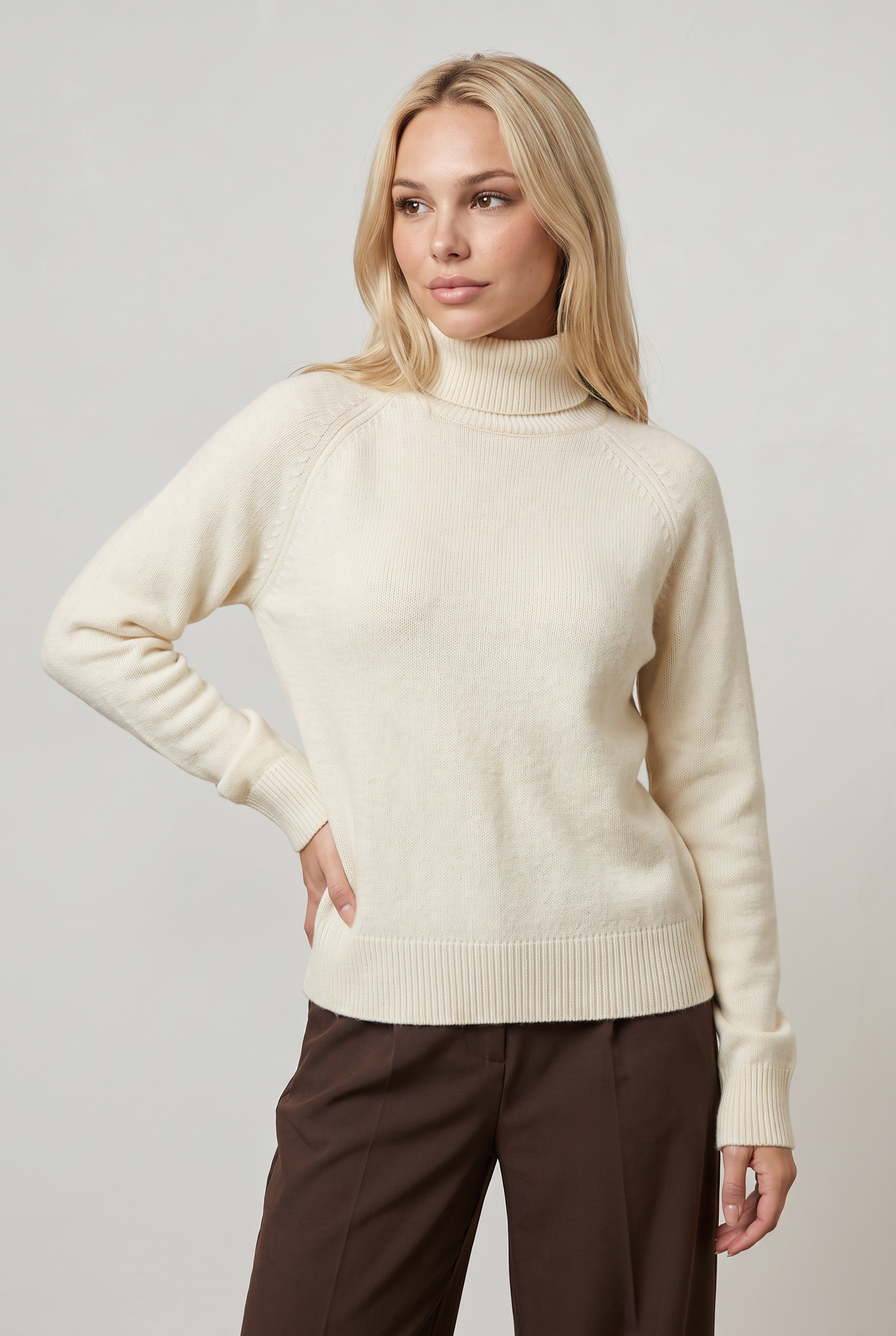 Damski Sweter z Luźnym Golfem