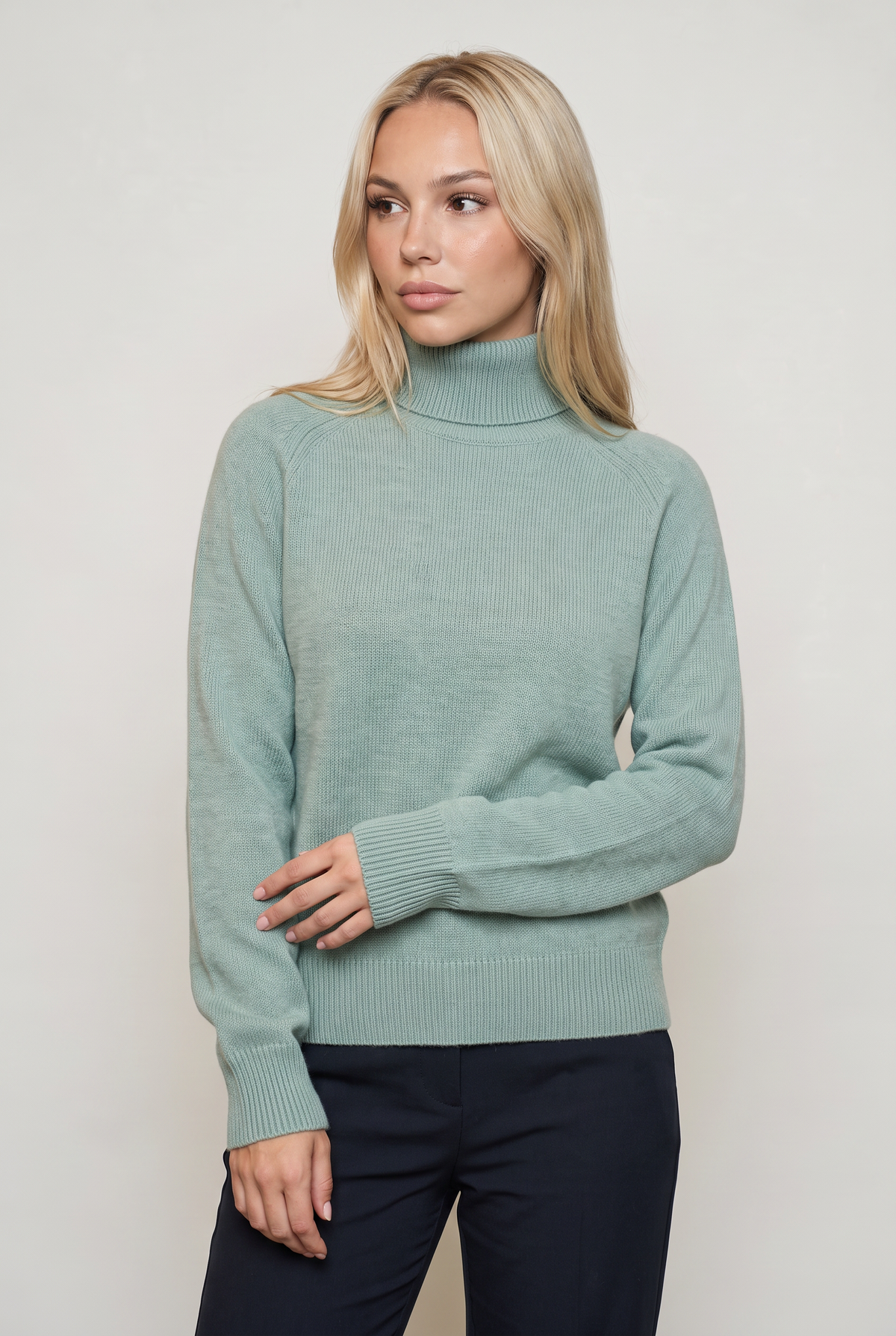 Damski Sweter z Luźnym Golfem