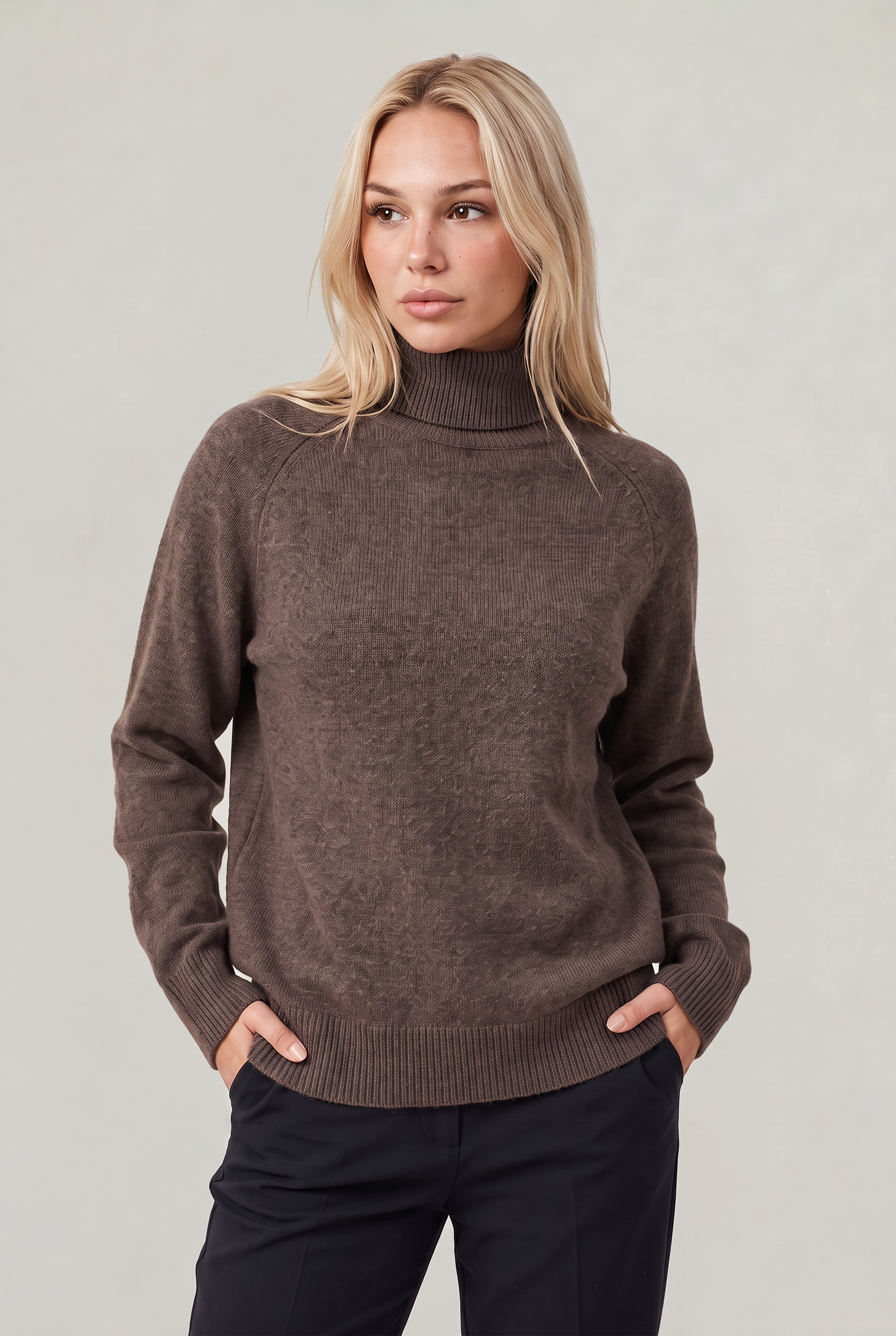 Damski Sweter z Luźnym Golfem