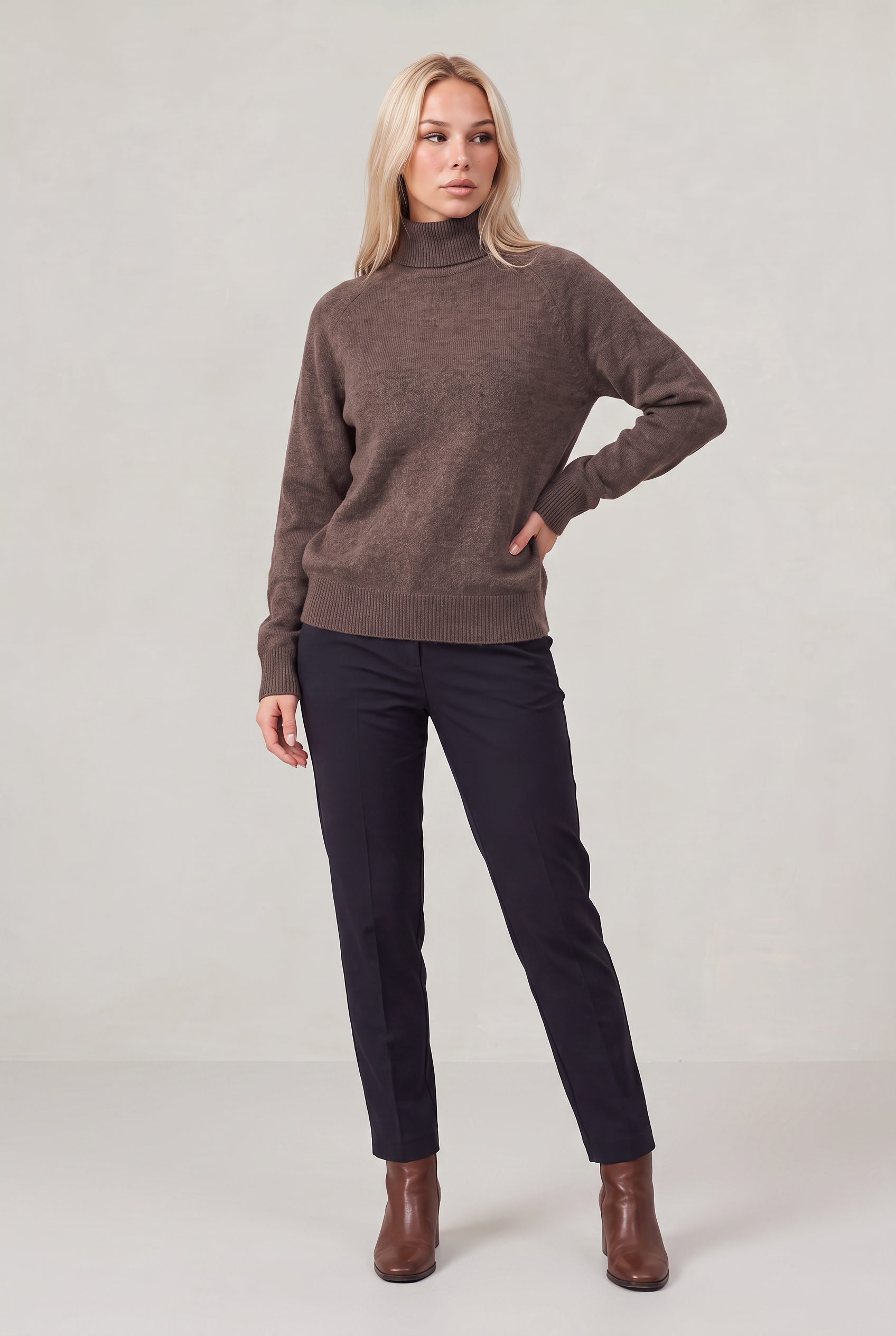 Damski Sweter z Luźnym Golfem